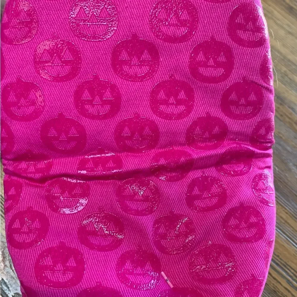 Cuisinart Silicone 2 Mini Oven Mitts and 2 Towels - Pink and Black